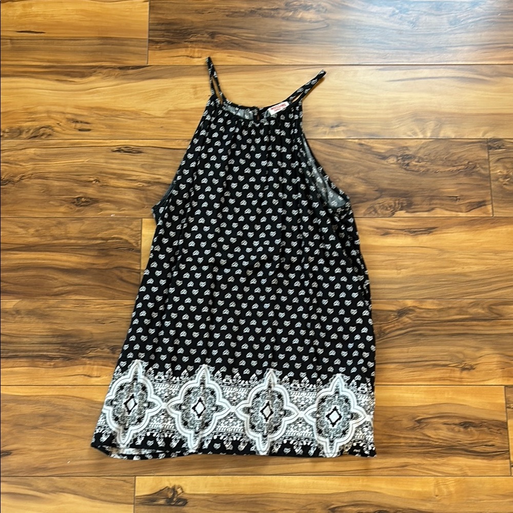Stylish Black and White Sleeveless Top
